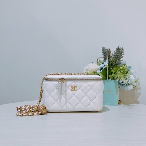 TK2087	香奈兒 金球白色 小盒子 Chanel Small Vanity Case With Chain Lambskin White X GHW （ #31咭）