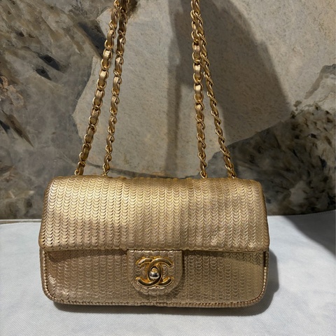 Chanel 羊皮圓弧皮面造型COCO包