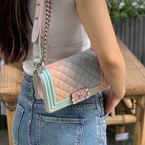 💎Chanel香奈兒｜彩虹漸變荔枝紋牛皮leboy小號｜98新25開有卡