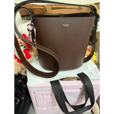 Coach BLEECKER 21 水桶包 楓葉咖