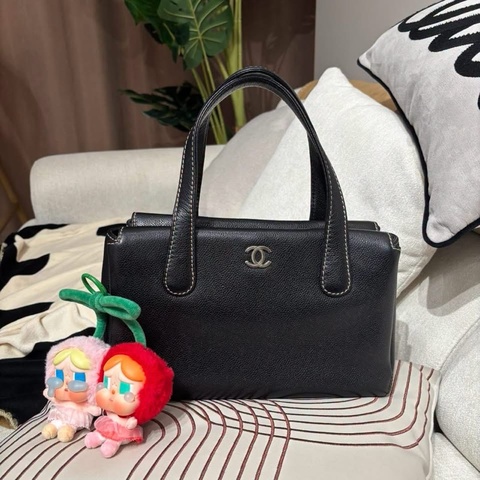 Chanel vintage shoulder bag cavier calfskin