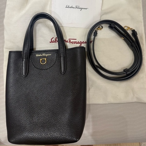 Ferragamo 迷你斜背小托特