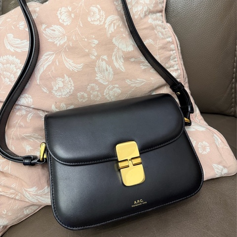 A.P.C. Grace 小號 單肩包 法國簡約時尚品牌 黑色光滑牛皮 皮革 經典款 空姐包 手袋 側斜包 孭背包 手提包 單肩包 包包 沙漏包 A.P.C. Grace bag black box leather