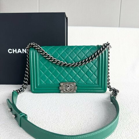 Chanel 綠色Leboy中號鏈條包 銀扣 羊皮 25*15*7 98新配件塵袋