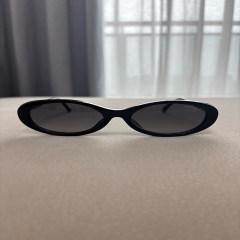 Chanel 香奈兒橢圓形太陽眼鏡墨鏡5565A 經典黑金配灰色偏光鏡片