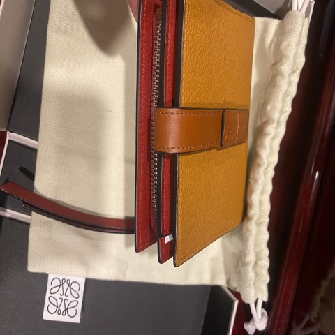 焦糖色Loewe短夾