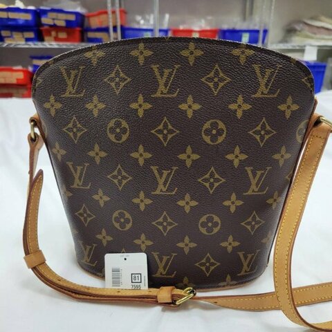 J018 LV 貝殼單肩包