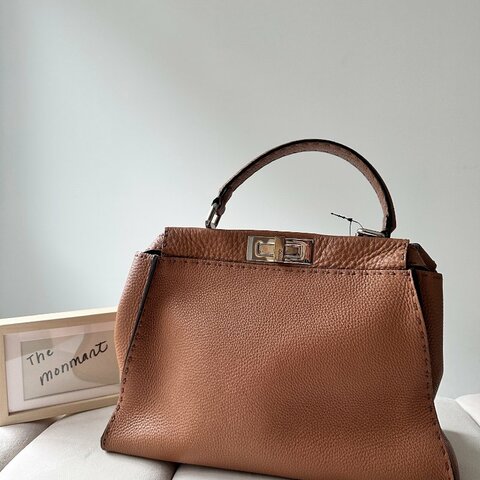 Fendi Peekaboo Medium 奶油焦糖 中號尺寸