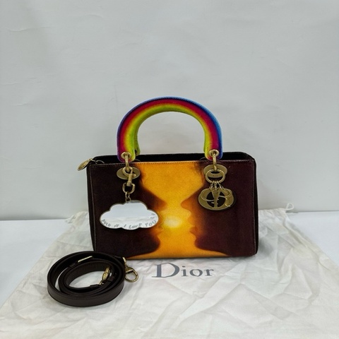 Dior/迪奧限量款太陽之翼絲絨中型戴妃包 Dior & FRIEDRICH KUNATH 限量合作款 包身3D漫畫設計 畫面是 I kiss U 黃昏 雲朵 限量小鏡子 包身內裡 塗鴉