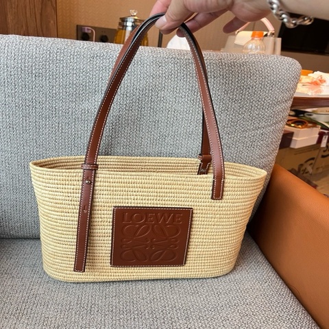 羅意威LOEWE Basket 拉菲草菜籃子可肩背可手拎