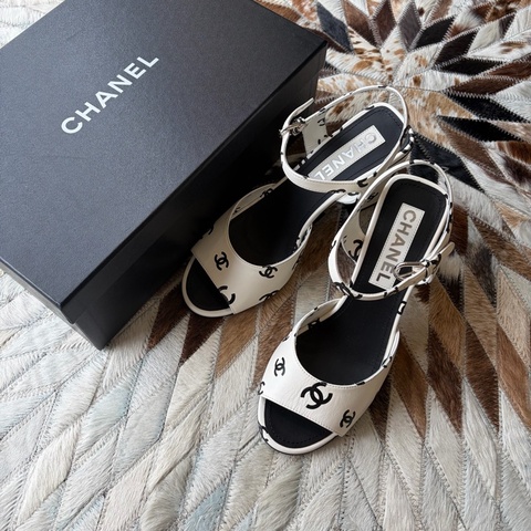 CHANEL 雙C LOGO白色高跟鞋38.5