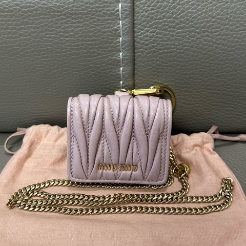 Miumiu繆繆粉色羊皮褶皺零錢包