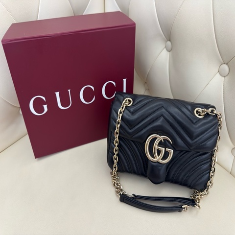 二手GUCCI 黑色亮金色 GG Marmont馬夢小牛皮金鏈肩背包837280