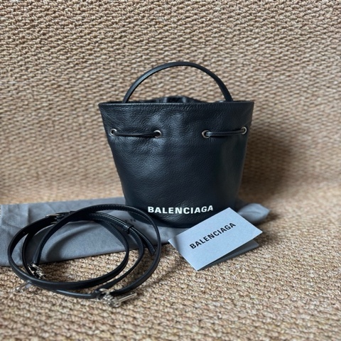 99新Balenciaga巴黎世家經典logo抽繩水桶包