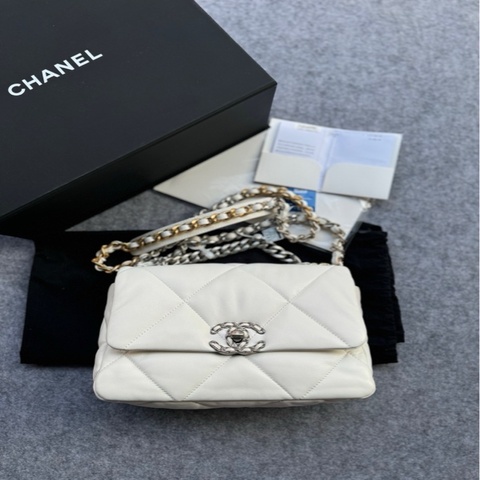 99新 原膜 Chanel 中號白色19bag 銀扣