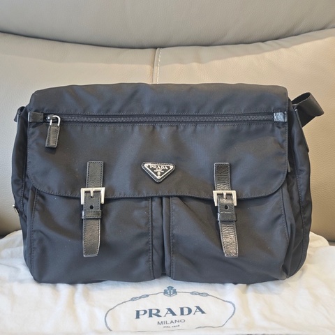 Prada普拉達黑色降落傘郵差單肩包