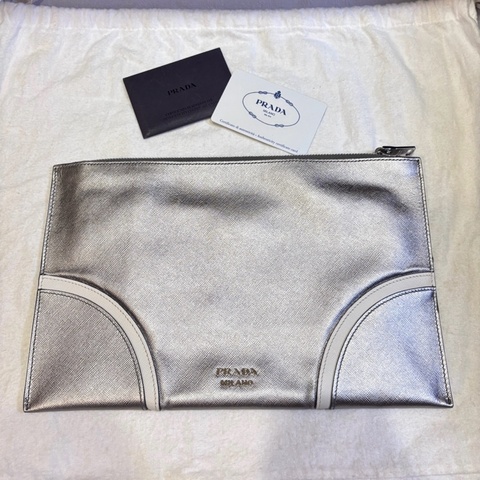 Prada 銀色手拿包 絕版品