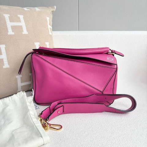 Loewe puzzle 中號 玫紅色 牛皮 28*19*12 9新 配件塵袋 肩帶