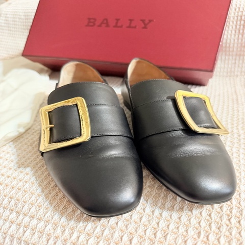 Bally Janelle 黑色皮革金色方釦樂福鞋 US 5.5