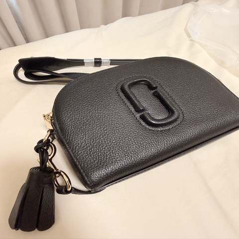 Marc Jacobs The Shutter Crossbody流蘇半月包
