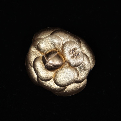 Chanel 18年希腊系列金色皮革山茶花胸针