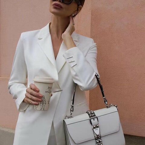 PRADA 白色銀扣鉚釘郵差包 26*20*10 98新配件塵袋