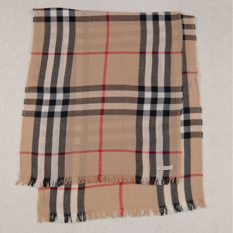 Burberry卡其色格纹山羊绒流苏围巾