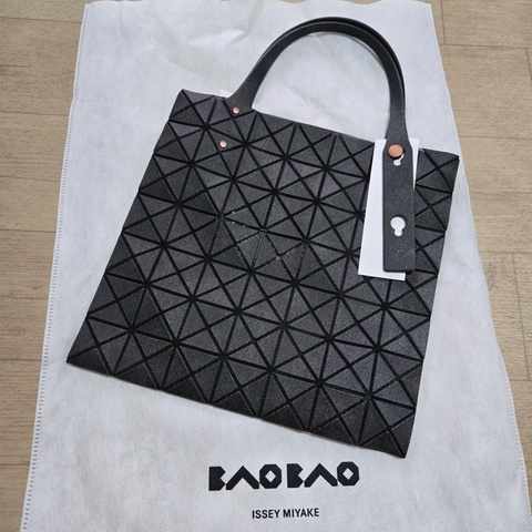 Issey Miyake 三宅一生 BaoBao 基本款 黑色牛仔仿舊 7x7 肩背 手提包