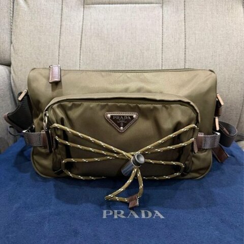 💎Han's house精品服飾💎Prada 防水 尼龍 側背包 義大利製 原價78000