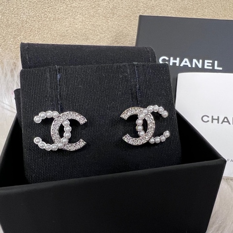 Chanel銀色珍珠水鑽雙C logo耳針式耳環