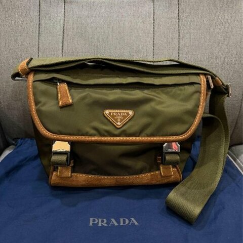 💎Han's house精品服飾💎Prada 防水 尼龍 側背包 義大利製 原價74000