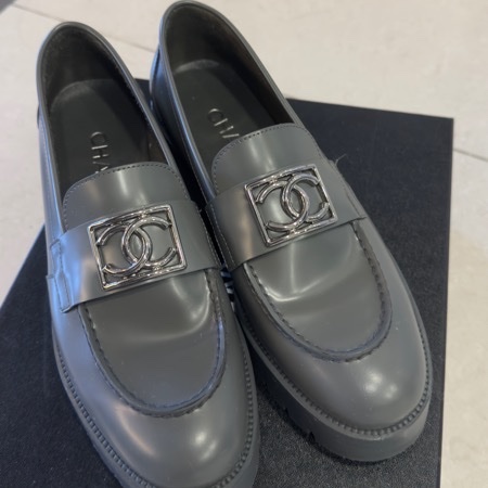 Chanel 9.8成新灰色樂福鞋 38號