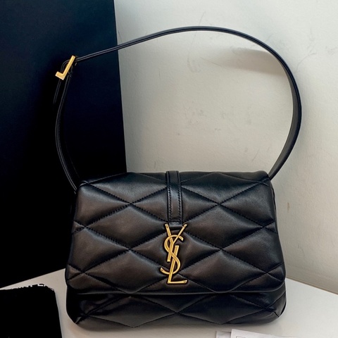 Ysl/ 聖羅蘭黑金羊皮hobo 軟軟綿綿的小羊皮 手提、腋下 尺寸：24 x 18 x 5.5 附件：塵袋