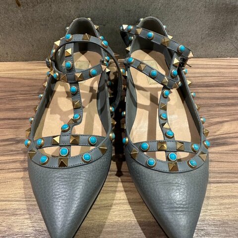 Valentino Garavani Rockstud 系列平底尖頭鞋