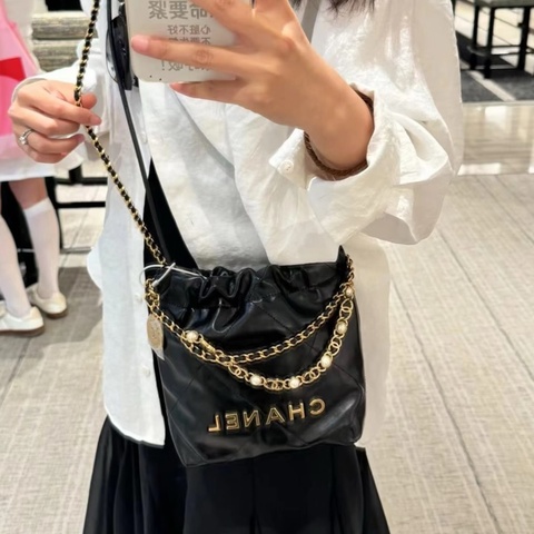 Chanel 香奈兒🖤 24a限量特別款⭐️黑金mini Bag珍珠鏈迷你垃圾袋🩷 牛皮 99新✨芯片款💕