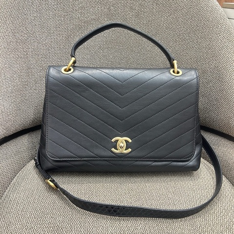 Chanel/香奈兒 黑金牛皮拼蛇皮 V紋 中號 郵差包 25開無卡