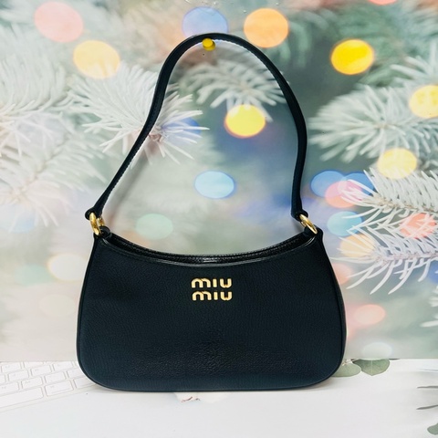 Miu Miu肩背包hobo