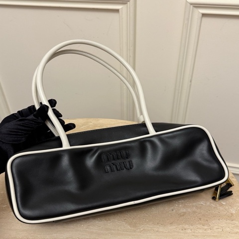 miu miu Beau 黑白拼色  保齡球 手提單肩包 尺寸：28cm