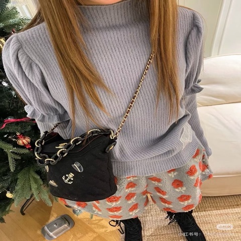 【威選精品】 CHANEL 漢堡系列黑色毛呢拼皮徽章水桶包 🖤