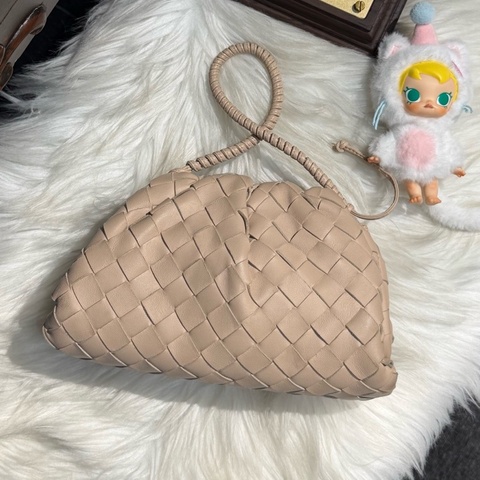葆蝶家 Bottega Veneta  BV編織米白色小雲朵 斜挎包