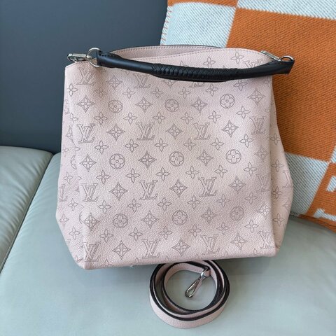 閒置新 路易威登/Louis Vuitton 櫻花粉全皮鏤空Babylone Chain月光女神