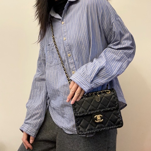 Chanel香奈兒🖤 黑金菱格💗羊皮編織牛皮滾邊  金幣 豆腐包♥️ 98新✨ 芯片款💕 尺寸：19×14 附件：塵袋 包裝盒