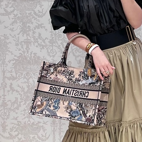 DIOR超美💕花卉喜鶴刺繡帆布中號BOOK TOTE