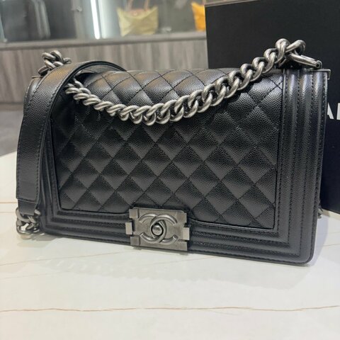 CHANEL Boy 經典荔枝紋牛皮銀釦25cm(芯片款)