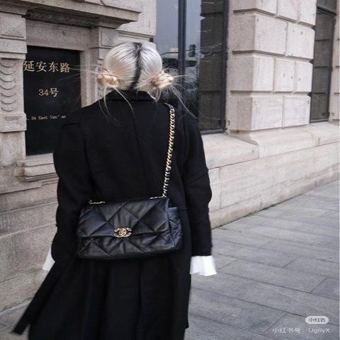【威選精品】🖤 CHANEL 19 Maxi 機場包｜黑金羊皮 芯片款 🖤