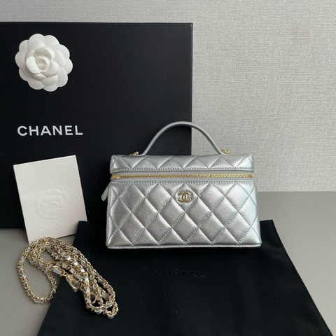 Chanel香奈兒🖤 26A銀色金扣💖  荔枝皮lp飯盒包💕 99新✨ 芯片款🩷 尺寸：19×12cm 附件：包裝盒 塵袋 肩帶 購證
