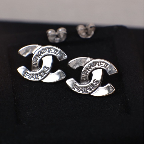 Chanel 99年银色字母cc耳钉