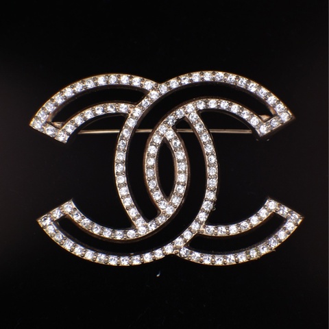 Chanel 17年金色镂空莱茵石CC胸针