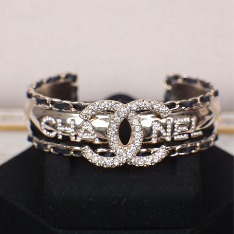 Chanel 23S黑金皮穿链莱茵石cc手镯