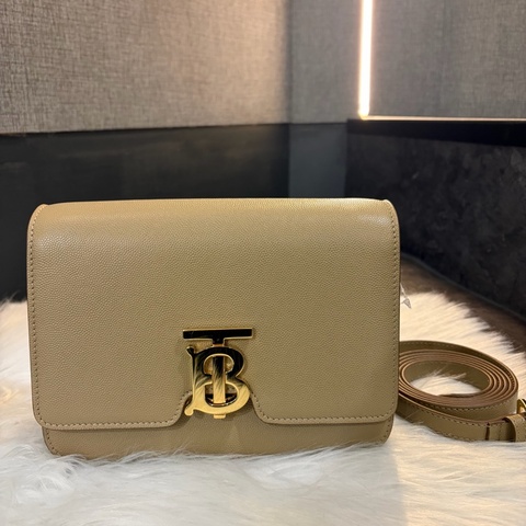 BURBERRY  奶茶色牛皮翻蓋肩背包